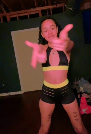 4. Hot Lilliane Diomi Shows Cleavage in Crop Top while Twerking and Bouncing Tits