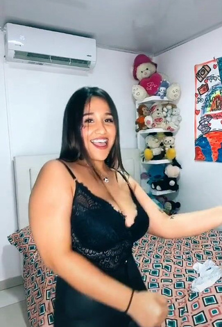 3. Hot Dailyn Montañez Shows Cleavage in Black Top and Bouncing Big Tits