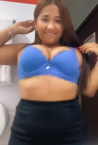 4. Cute Dailyn Montañez Shows Cleavage in Blue Bra and Bouncing Big Breasts