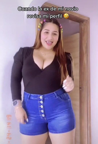 Amazing Dailyn Montañez Shows Cleavage in Hot Black Top and Bouncing Big Breasts