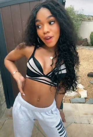 Desirable Teala Dunn Shows Cleavage in Sport Bra