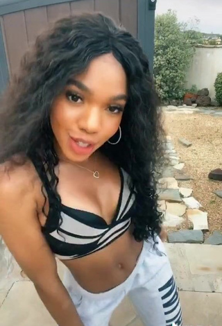 4. Desirable Teala Dunn Shows Cleavage in Sport Bra