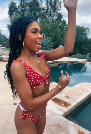 1. Adorable Teala Dunn in Seductive Floral Bikini at the Swimming Pool and Bouncing Boobs