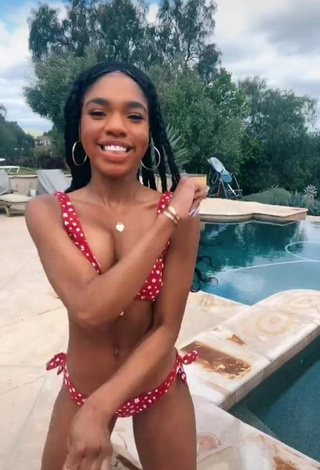 Adorable Teala Dunn in Seductive Floral Bikini at the Swimming Pool and Bouncing Boobs