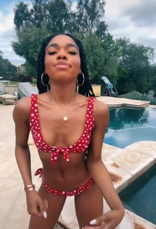 3. Adorable Teala Dunn in Seductive Floral Bikini at the Swimming Pool and Bouncing Boobs