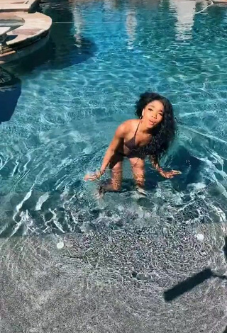 1. Fine Teala Dunn Shows Butt at the Pool