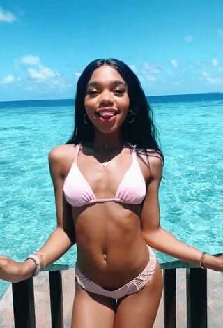 Elegant Teala Dunn Shows Butt in the Sea