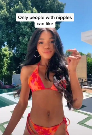 1. Amazing Teala Dunn Shows Cleavage in Hot Bikini at the Pool