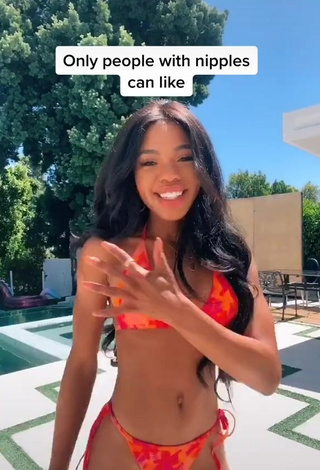 Amazing Teala Dunn Shows Cleavage in Hot Bikini at the Pool