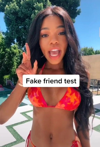 3. Really Cute Teala Dunn Shows Cleavage in Bikini at the Swimming Pool