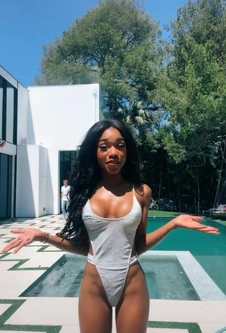 1. Sensual Teala Dunn Shows Butt at the Swimming Pool