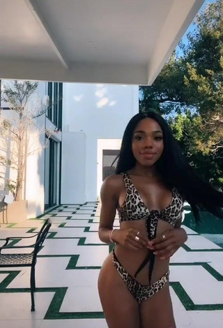 4. Teala Dunn Shows her Hot Butt