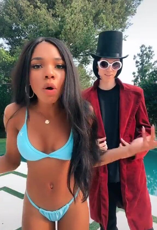 4. Magnificent Teala Dunn Shows Butt at the Swimming Pool and Bouncing Boobs