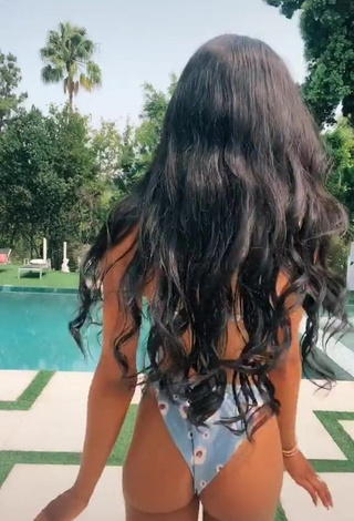 1. Really Cute Teala Dunn Shows Butt