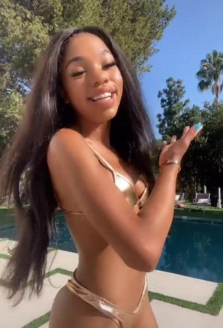 3. Pretty Teala Dunn Shows Cleavage in Golden Bikini at the Swimming Pool