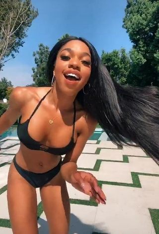 1. Teala Dunn Looks Beautiful in Black Bikini