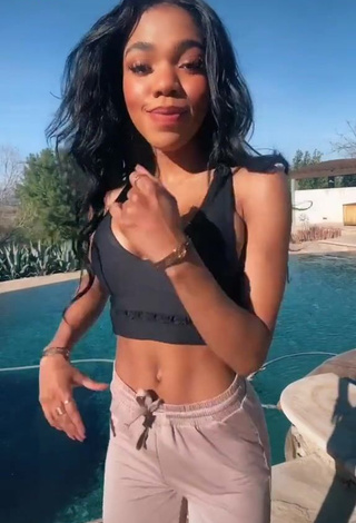 1. Alluring Teala Dunn Shows Butt at the Swimming Pool while Twerking