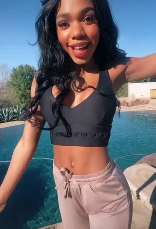 3. Alluring Teala Dunn Shows Butt at the Swimming Pool while Twerking