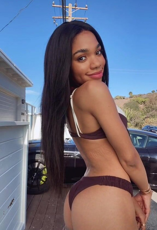 1. Seductive Teala Dunn Shows Butt