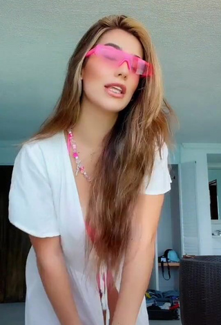 1. Hot Valentina Gómez Shows Cleavage in Pink Bikini and Bouncing Big Tits