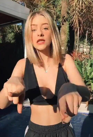 3. Sexy Valentina Schulz Shows Cleavage in Black Crop Top