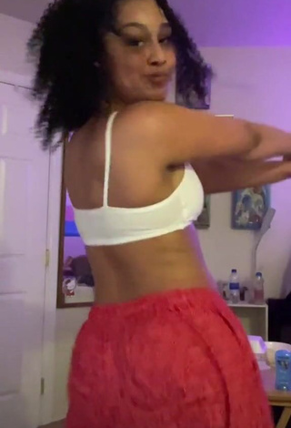 1. Hot Veondre Mitchell Shows Big Butt and Bouncing Breasts