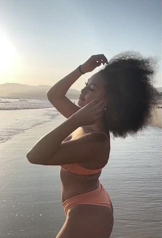 1. Sweetie Veondre Mitchell Shows Cleavage in Peach Bikini at the Beach