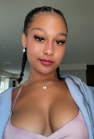 Hot Veondre Mitchell Shows Cleavage