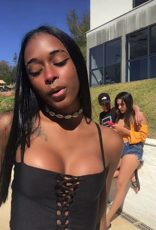 1. Sexy victoriasimonns Shows Cleavage in Black Crop Top