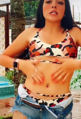 Desirable Vivi in Leopard Bikini