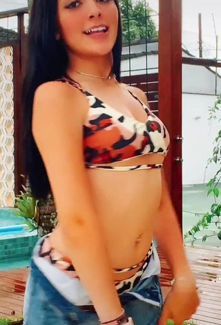 3. Desirable Vivi in Leopard Bikini