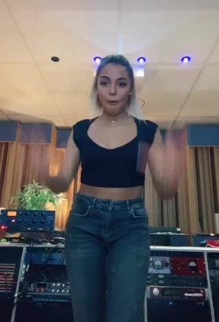 1. Hot Wejdene in Crop Top