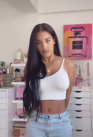 Erotic Yeimmy in White Crop Top