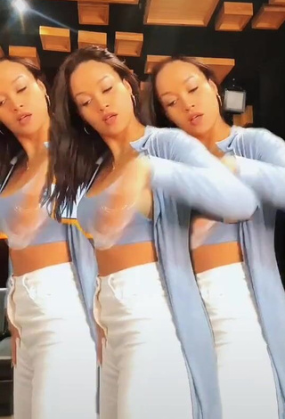 1. Desirable Angie Arizaga in Blue Crop Top (Side Boob)