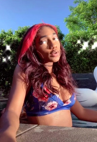 Sexy Bria Alana Shows Cleavage in Floral Bikini Top at the Pool