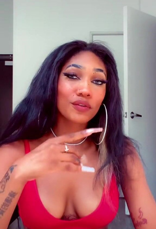 3. Sexy Bria Alana Shows Cleavage in Red Crop Top