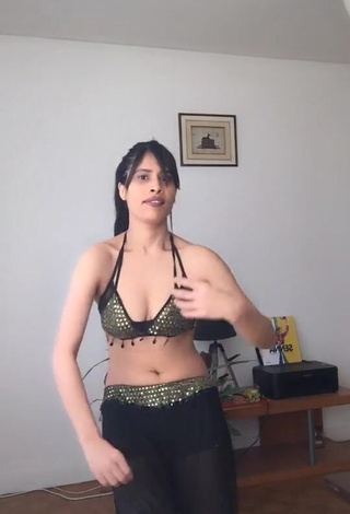 4. Sensual XENA Shows Cleavage in Crop Top and Bouncing Breasts