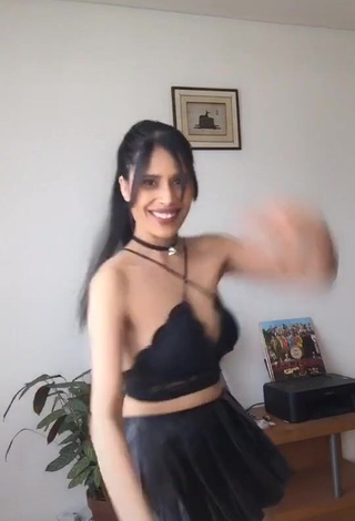 1. Gorgeous XENA in Alluring Crop Top and Bouncing Boobs