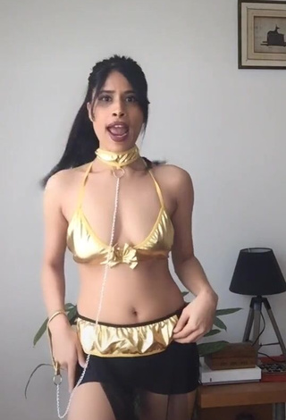 Hot XENA Shows Cleavage in Golden Bra