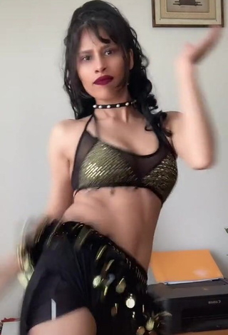 3. Fine XENA in Sweet Crop Top and Bouncing Breasts