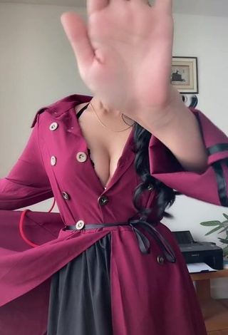 3. Hottie XENA Shows Cleavage in Dress and Bouncing Boobs