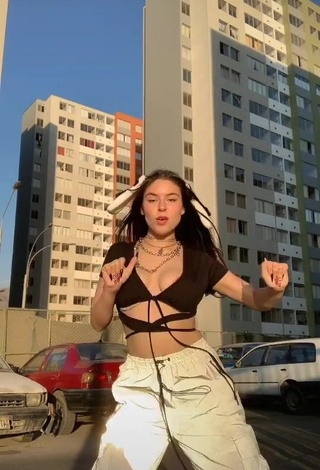 3. Attractive Daela Shows Cleavage in Black Crop Top and Bouncing Boobs