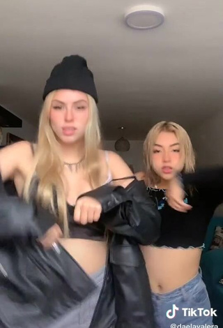 3. Breathtaking Daela Shows Cleavage in Crop Top and Bouncing Boobs