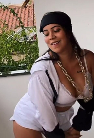 Hot Dri Santos Shows Cleavage in White Crop Top