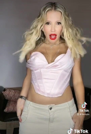 4. Sexy Fanny Lu Shows Cleavage in Pink Corset