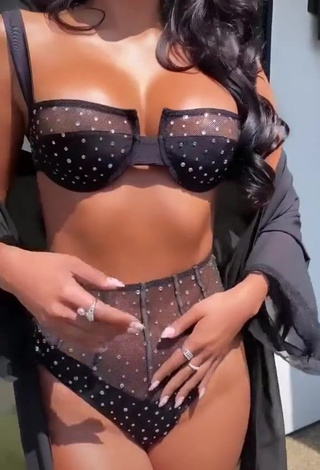 4. Sweetie FashionNova Shows Cleavage in Lingerie