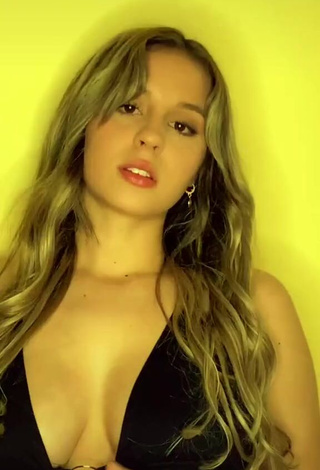 1. Sexy Stephanie Fisogni Shows Cleavage