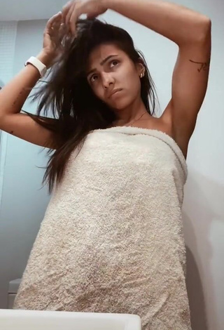 Sexy Isadora Nogueira without Brassiere