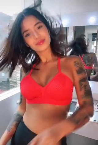 Hottest Jenn Muriel Shows Cleavage in Orange Sport Bra and Bouncing Boobs