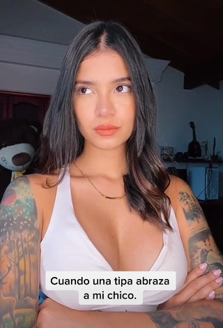 1. Sexy Jenn Muriel Shows Cleavage in White Crop Top